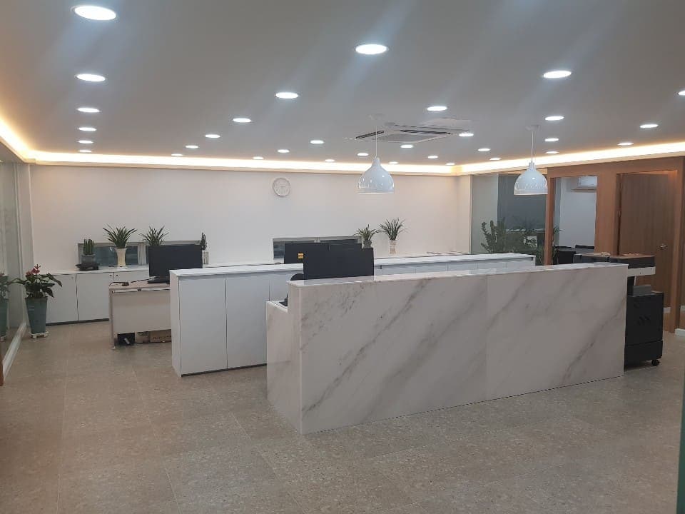 리셉션 카운터와 데스크
